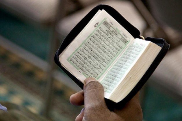 Cetak Alquran dengan Logo Yayasan Terpercaya